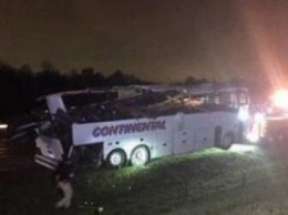 ДТП в США: автобус врезался в опору моста - погибли шесть человек. ФОТО