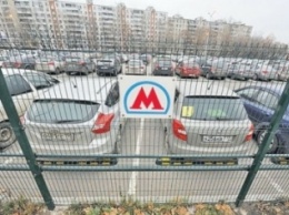 В Москве уберут машины от входов в метро