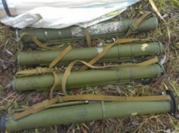 СБУ обнаружила в Луганской области тайник с гранатометами