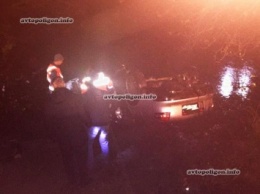 Жуткое ДТП на Закарпатье: Audi A6 вылетел с дороги в реку - погибли два парня и две девушки. ФОТО