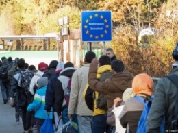 Немецкие политики критикуют сравнение главой Минфина проблемы беженцев с лавиной