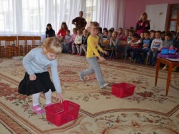 Николаевские спасатели посетили дошкольников и рассказали им об опасных предметах быта