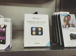 Apple начала продажи украинских фотовспышек iBlazr 2 в своих магазинах