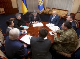 После терактов в Париже Петр Порошенко поручил усилить меры безопасности в Украине