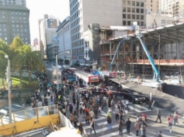 В Сан-Франциско автобус с туристами врезался в строящийся Apple Store, пострадали 20 человек
