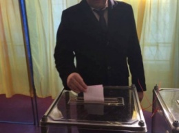 Фотофакт: в Запорожье оба кандидата в мэры уже проголосовали
