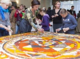 В Одессе создали мозаику из 10 кг пряностей