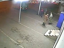 В центре Николаева трое мужчин в камуфляже обворовали СТО