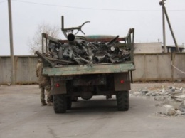 В Сватово военнослужащие продолжают зачистку складов от боеприпасов