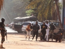 Захват заложников в Мали: спецслужбы продолжают операцию по освобождению