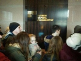 В Киеве участники народного вече штурмовали офис Ахметова