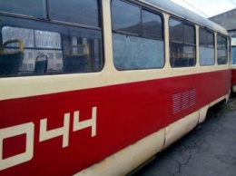 В Кривом Роге двое малолетних забросали камнями скоростной трамвай