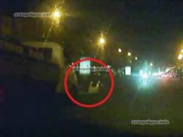 ВИДЕО ДТП в Запорожье: водитель на ГАЗели не заметил пешехода и сбил его