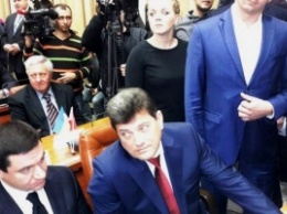 Новоизбранного мэра Запорожья окружила охрана