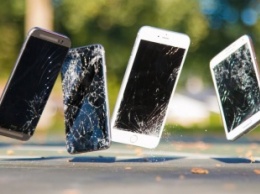 Британский физик объяснил, почему смартфоны падают экраном вниз