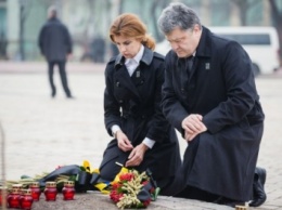 Президент с женой почтили память жертв Голодомора