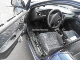 ВИДЕО, как в Одессе неуравновешенный водитель разбил стекло в чужой машине за средний палец?