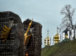 У Порошенко извинились за скандал у памятника Голодомору