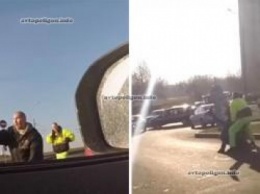 Таксист и водитель Audi Q5 устроили драку после ДТП в Минске (РБ). ВИДЕО
