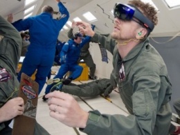Очки дополнительной реальности HoloLens будут использоваться в космосе