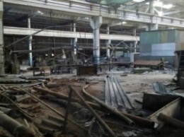Один из крупных заводов Луганска продолжают резать на метал