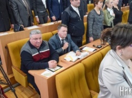 Депутат облсовета Скорый решил сидеть, когда звучал гимн Украины