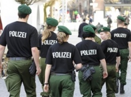 В Германии сто полицейских "обезвредили" мужчину в камуфляже, ехавшего на пейнтбол