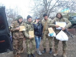 Запорожские бойцы на передовой получили подарки ко Дню ВСУ