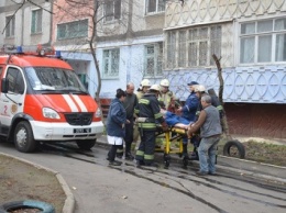 В Николаеве спасатели ликвидировали пожар в квартире жилого дома, пострадавшая госпитализирована