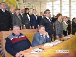 Николаевские народные депутаты попросили СБУ проверить поведение депутата,который не встал во время звучания Гимна Украины