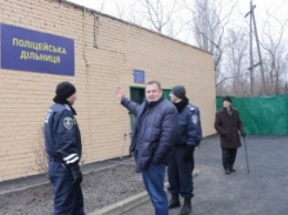 Вместо пивнушки – полиция. Борис Филатов открыл участок на Мирном