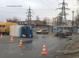 ДТП в Одессе: после столкновения с Daewoo перевернулся грузовик. ФОТО