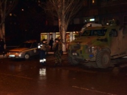 Совместные наряды полиции и Нацгвардии с привлечением бронетехники патрулируют в Мариуполе