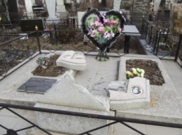 На Николаевском городском кладбище забыли о раскуроченных в ноябре надгробиях?