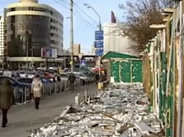 Демонтаж: киевские коммунальщики устроили "клоповник"