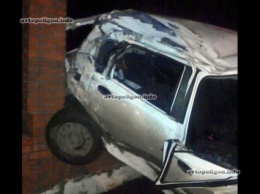 ДТП в Хмельницком: автомобиль Chevrolet Aveo протаранил забор колледжа.ФОТО