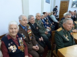В Николаеве ветеранам вручили юбилейные государственные награды