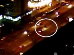 ВИДЕО ДТП в Киеве: на проспекте Победы BMW врезался в отбойник