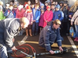 В Кривом Роге детей перед Новым годом водят к пожарным (фото)