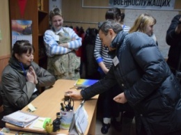 Губернатор Николаевщины приготовил кофе для военнослужащих