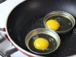 Секрет идеальной яичницы прост: с этим трюком блюдо будет получаться всегда!