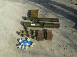 Тайники с гранатометами и минами обнаружили в Донецкой области