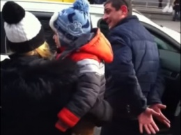 Полицейским в Николаеве пришлось применить силу к дерзкому водителю, едва не сбившему патрульного