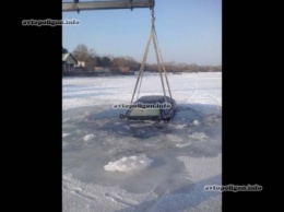 На Черкассчине ВАЗ проломил лед на Днепре и ушел под воду. ФОТО