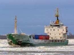 Российские пограничники задержали у берегов оккупированного Крыма судно под флагом Камбоджи