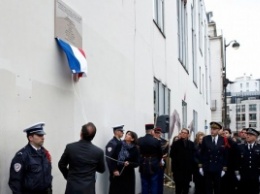 Олланд открыл в Париже мемориальные доски памяти жертв январских терактов