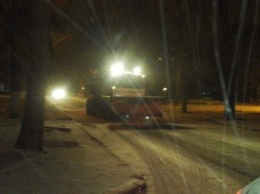 В Николаеве снегоуборочная техника выехала на расчистку дорог