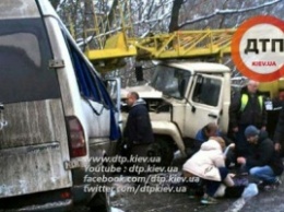 В Киеве в результате ДТП с участием маршрутки 15 человек получили повреждения