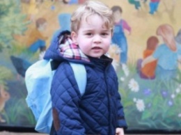 Опубликованы первые фото британского принца Джорджа в детском саду