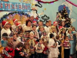 Депутаты Оппозиционного блока и волонтеры фонда «Украинская перспектива» поздравили криворожских детей с Рождеством